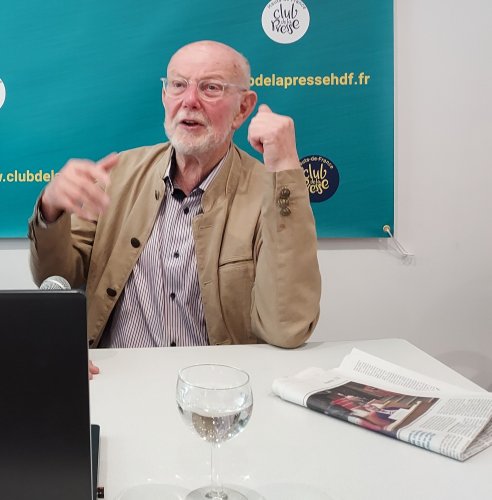 <a href='https://clubdelapressehdf.fr/spip.php?article10864' style="font-size:small;">Jean-François Kahn, cofondateur de l'hebdomadaire « Marianne »</a>
