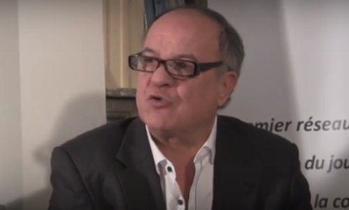 <a href='https://clubdelapressehdf.fr/spip.php?article10864' style="font-size:small;">le 12 novembre 2013, le comédien et metteur en scène Karim Tayeb a présenté son spectacle, « L'Emir à Damas », sur (…)</a>