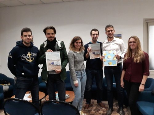 <a href='https://clubdelapressehdf.fr/spip.php?article10864' style="font-size:small;">Florent Guignard et Antoine Dujardin, fondateurs du Drenche et leur équipe lors de la présentation du journal au (…)</a>