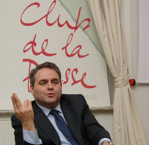 <a href='https://clubdelapressehdf.fr/spip.php?article10864' style="font-size:small;">Xavier Bertrand, ministre du Travail, de l'Emploi et de la Santé, était l'invité du Club de la presse le 04 janvier (…)</a>